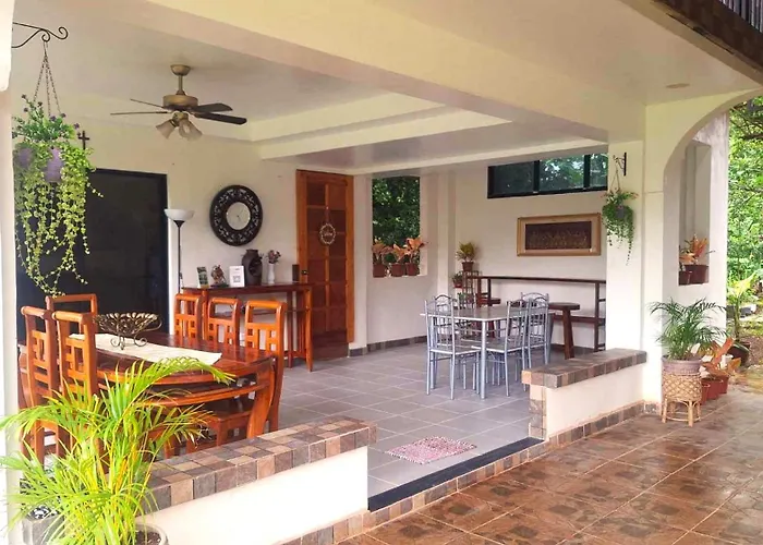 Guest house The Balete Resthouse